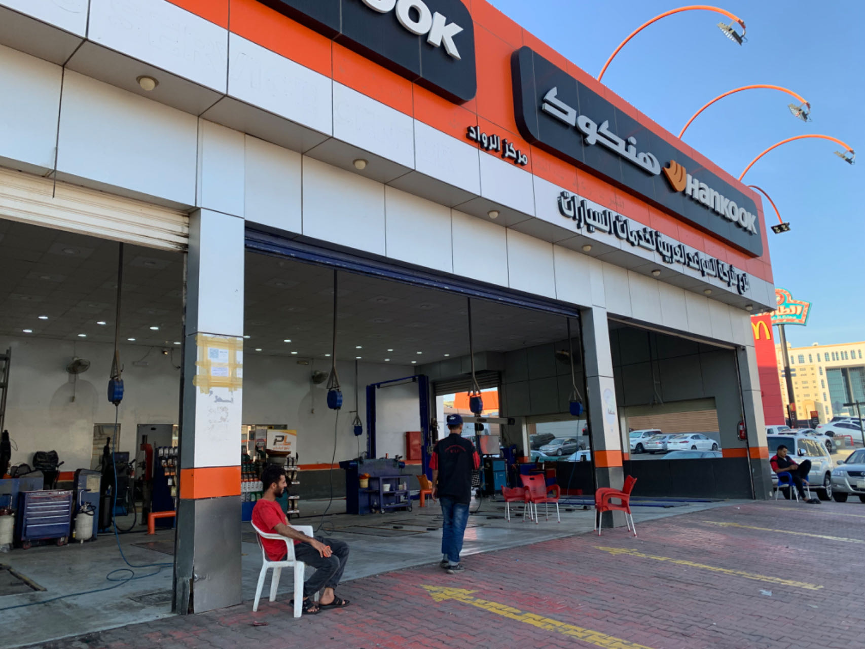 走進(jìn)沙特修理廠